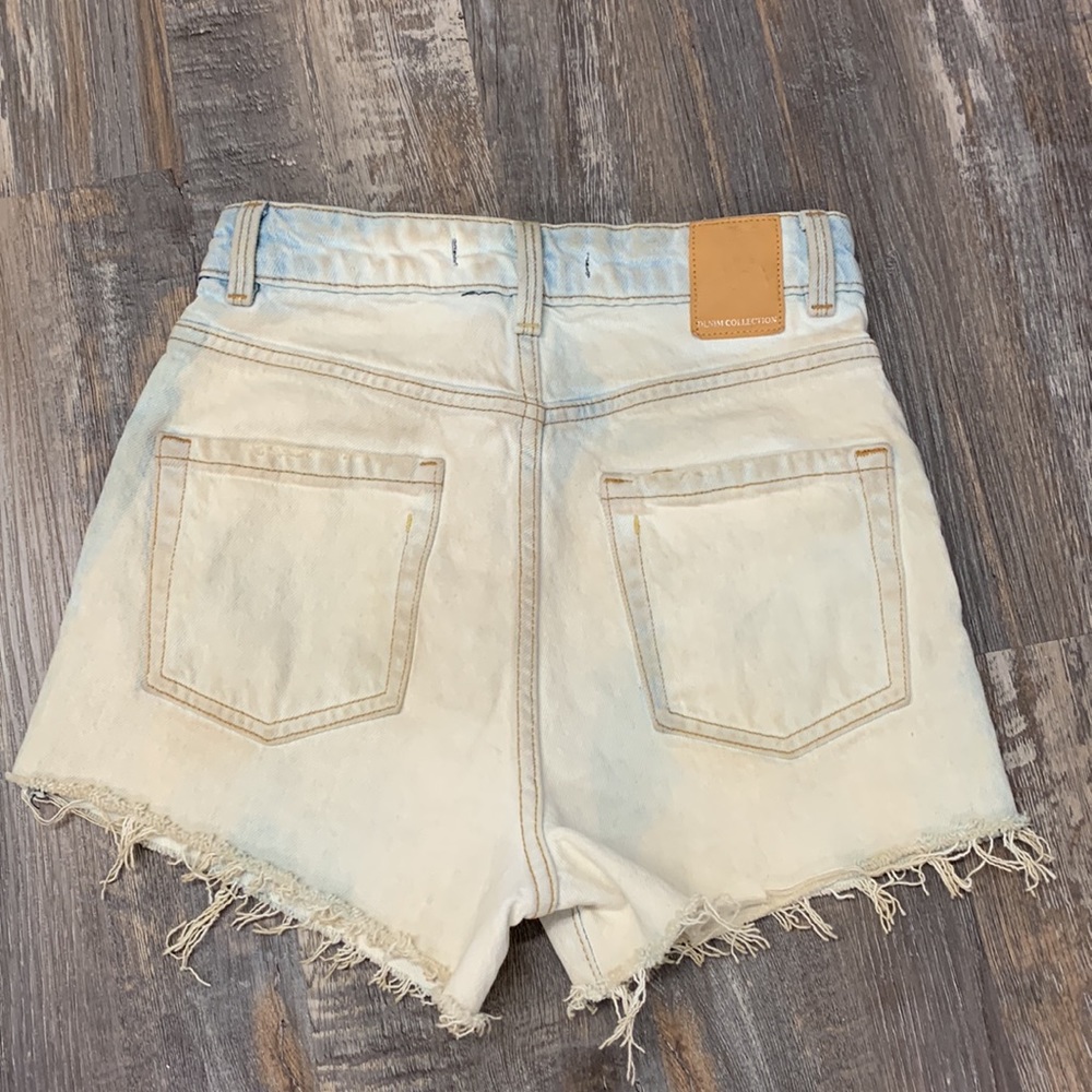 Zara cute highrise jean shorts size 24 bundle up to save